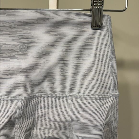 Lululemon sz 4 Gray Striped Leggings - Picture 5 of 5